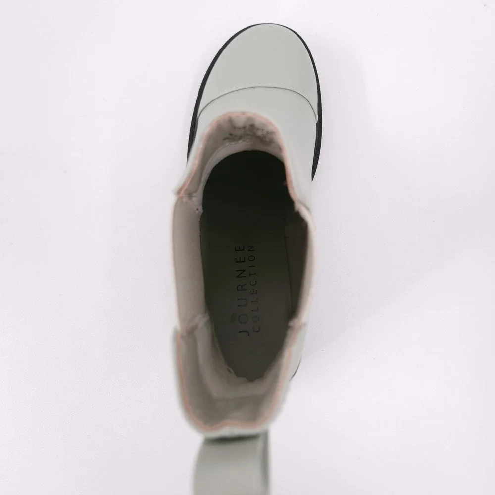 Journee Collection Mirette Grey Lug Sole Pull‎ On Winter Booties Womens Size 7